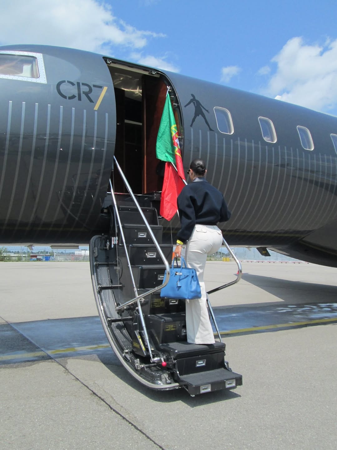 Ronaldo, CR7, bạn gái Ronaldo, Georgina Rodríguez, Hermès, Hermès Birkin, YouTuber ảnh 2 Ronaldo, CR7, ban gai Ronaldo, Georgina Rodriguez, Hermes, Hermes Birkin, YouTuber anh 2