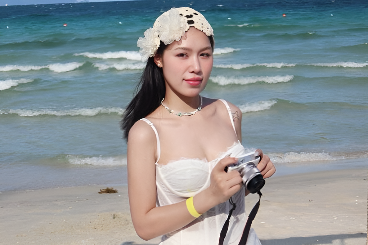 Bikini, vay xuyen thau don he cua hot girl the thao Viet hinh anh