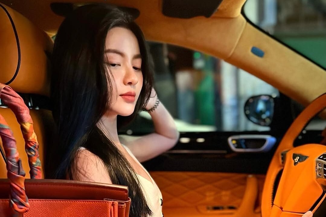 Vo Quang Hai khoe tui Hermes chong tang ngay sau tran thua Malaysia hinh anh