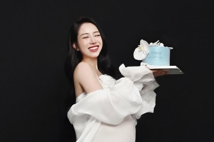 Con gai dai gia Minh Nhua don sinh nhat tuoi 26 hinh anh