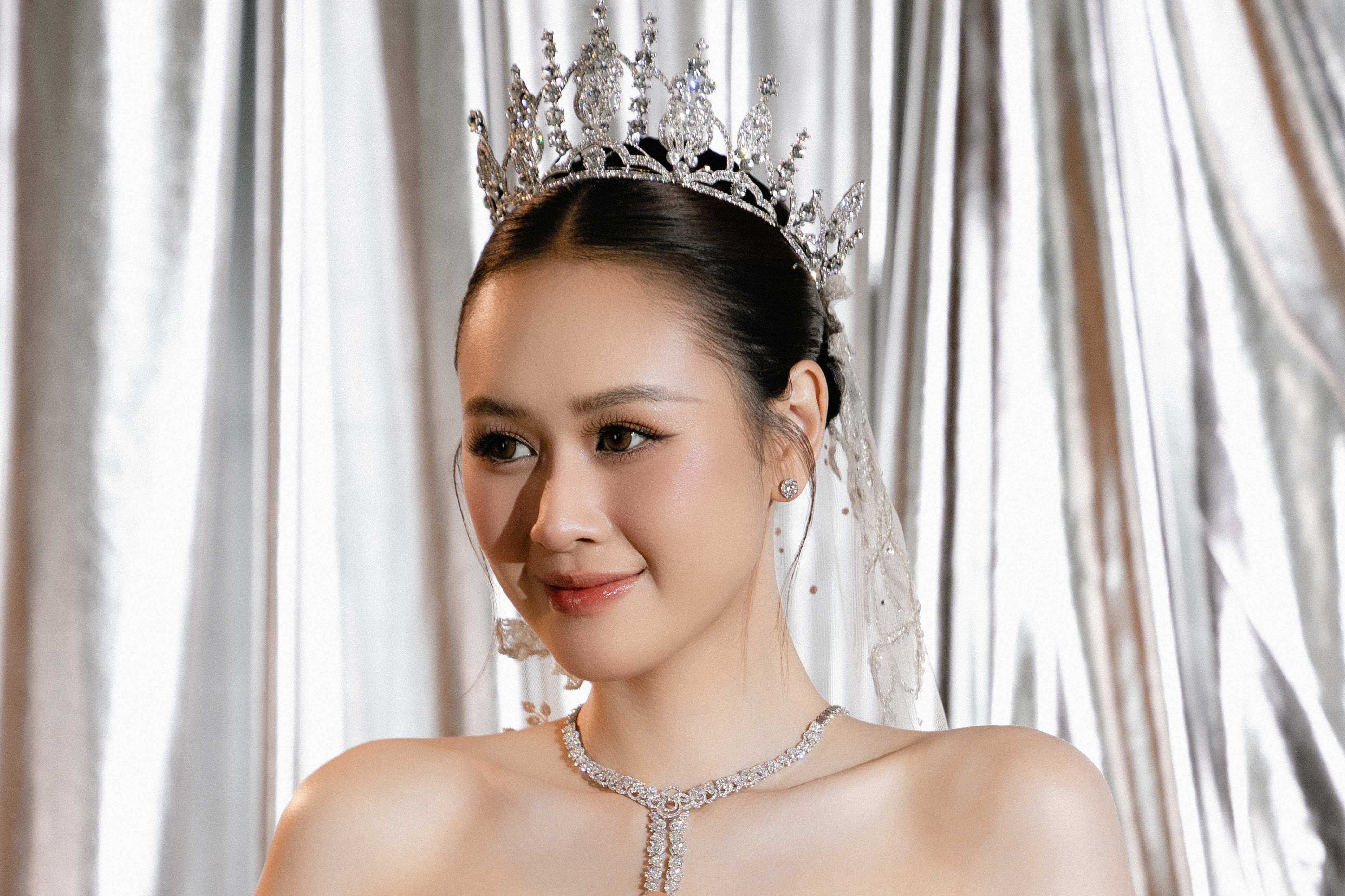 Vo Anh Duc dien trang suc kim cuong 6,5 ty dong hinh anh