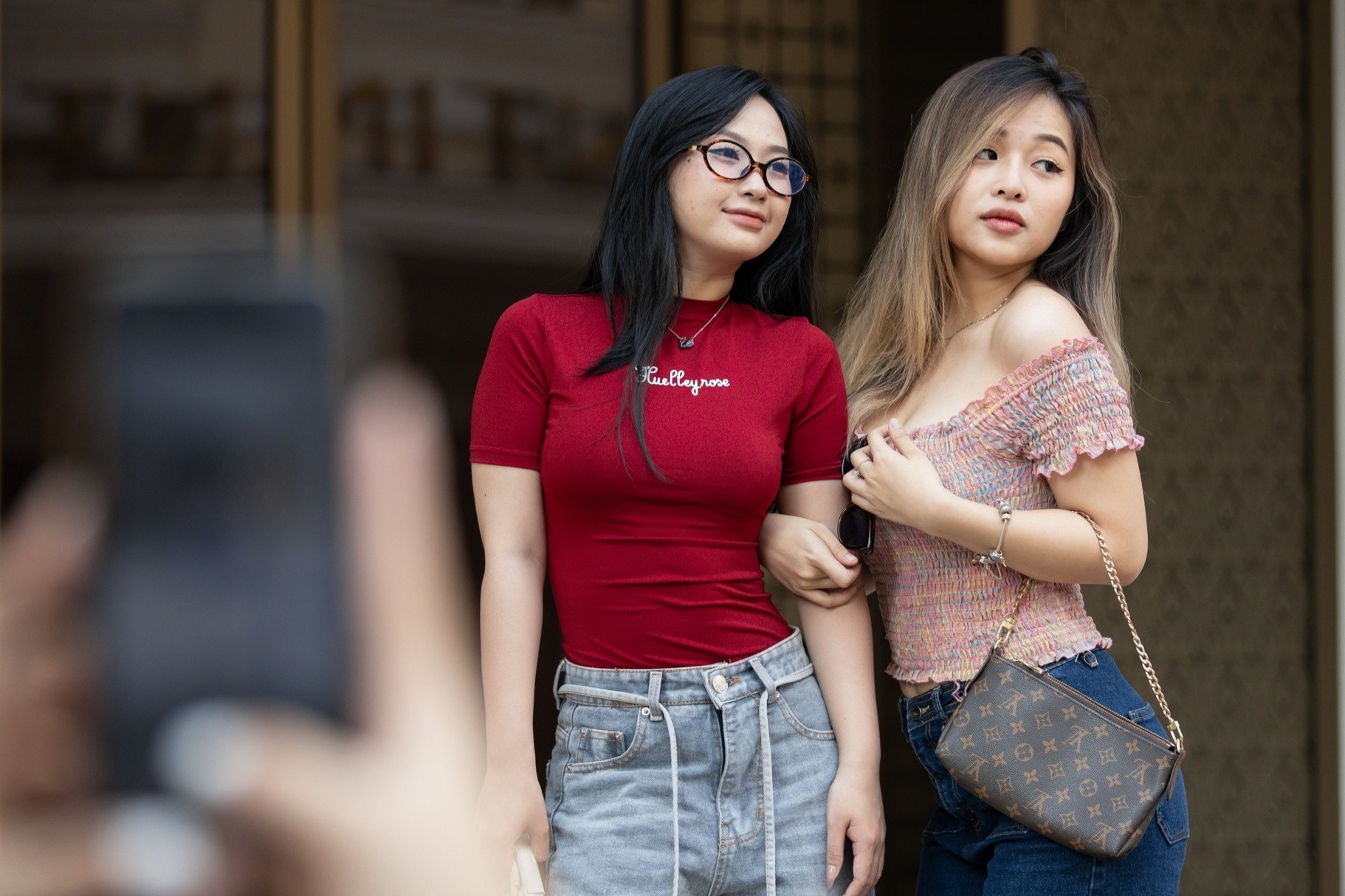 Nguoi tre TP.HCM chi hang chuc trieu dong cho tui Dior, Longchamp nhai hinh anh