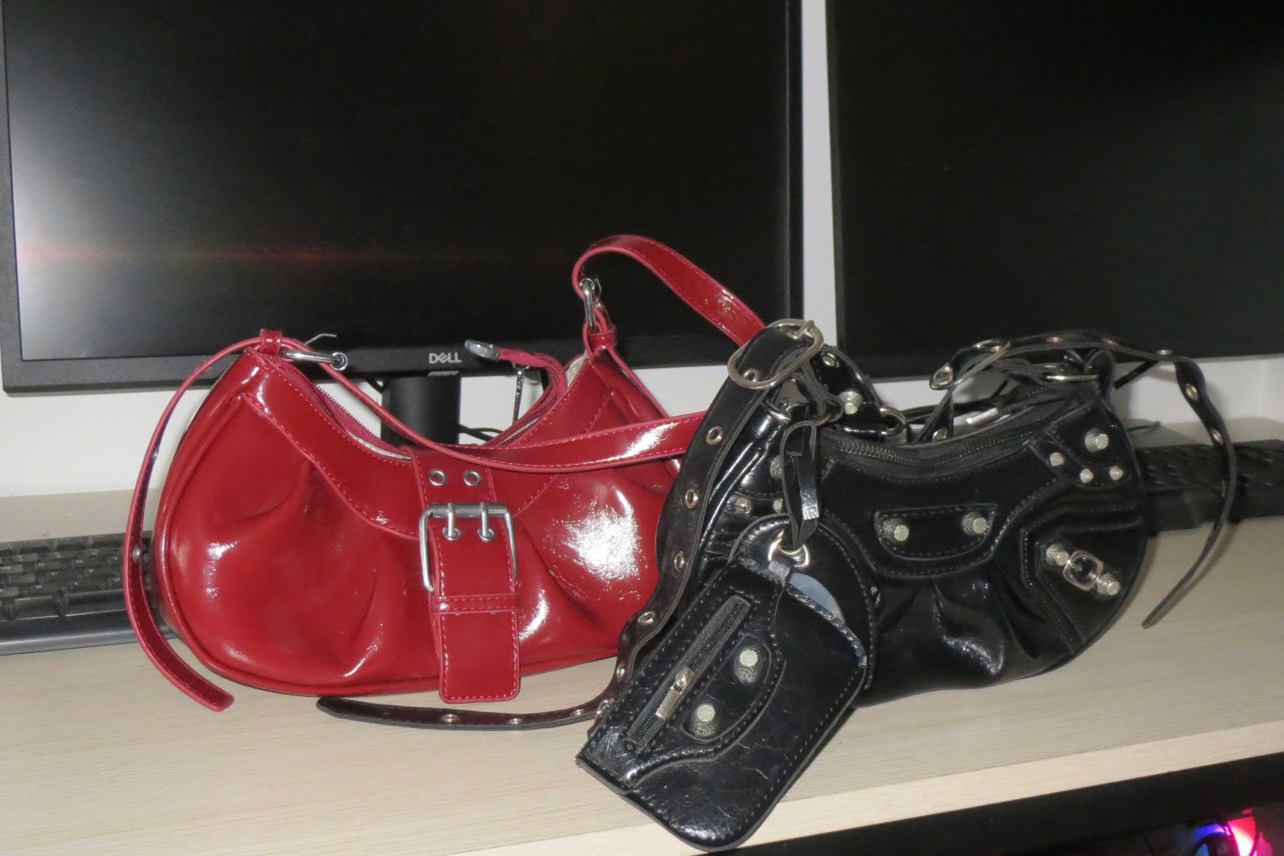 Người trẻ TP.HCM chi hàng chục triệu đồng cho túi Dior, Longchamp nhái
