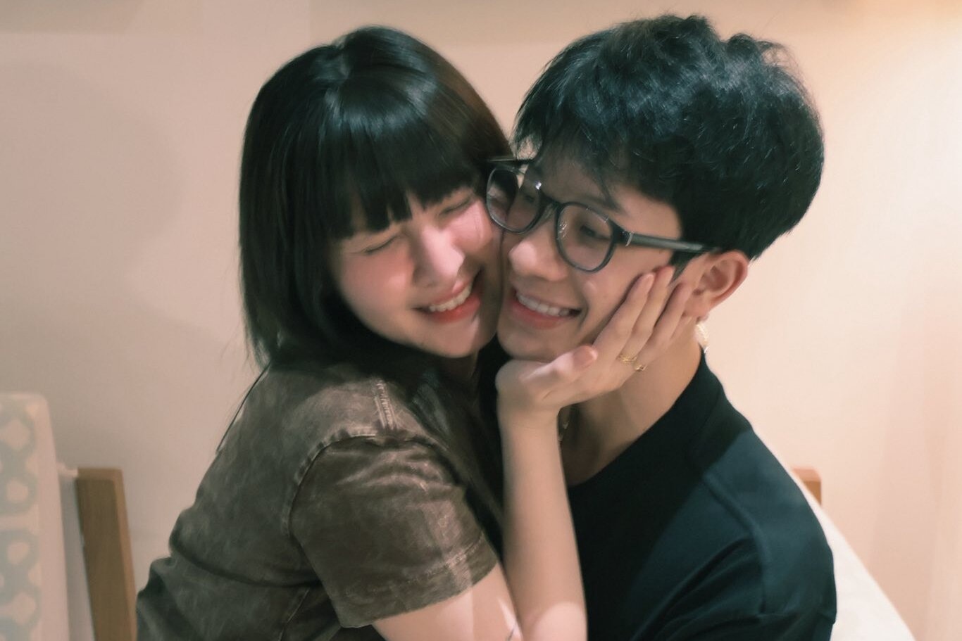 Cuoc hon nhan 'Chi oi, anh yeu em' cua Ngan Sat Thu hinh anh