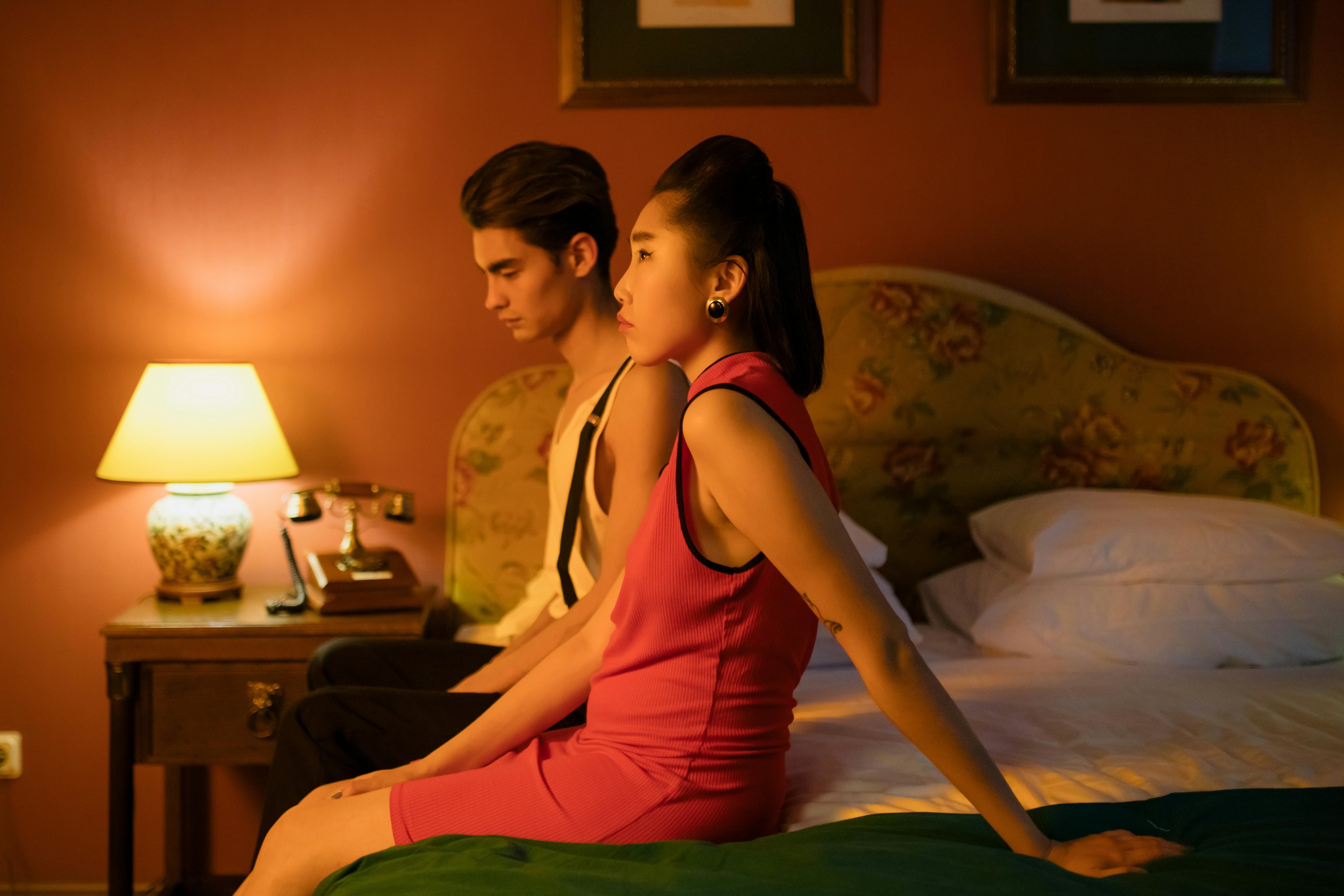 Nguoi cang thang tien bac se it quan he tinh duc hon hinh anh