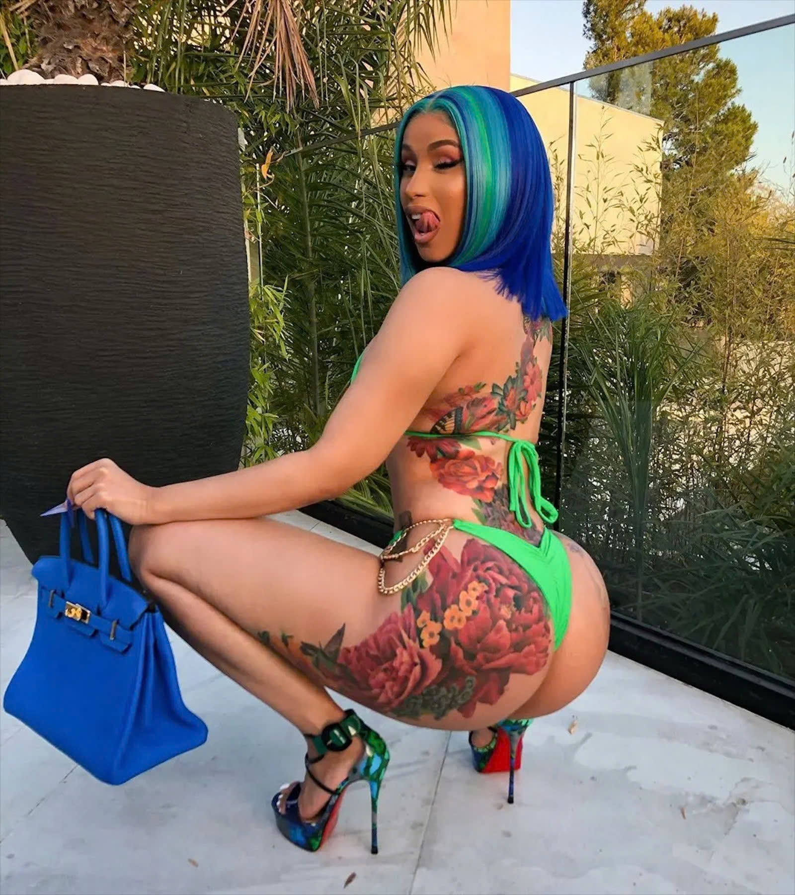 tramp stamp,  xam mong,  xam vong 3 anh 1