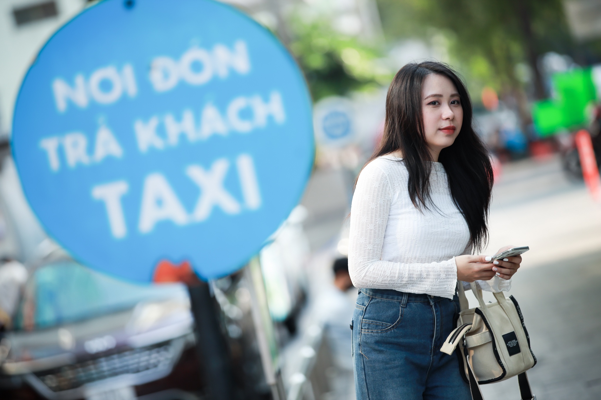 Vanh dai 1 Ha Noi,  xe dien Ha Noi,  tram sac xe dien,  tram sac Ha Noi, Ha Noi cam xe xang,  cam xe xang dau, anh 3