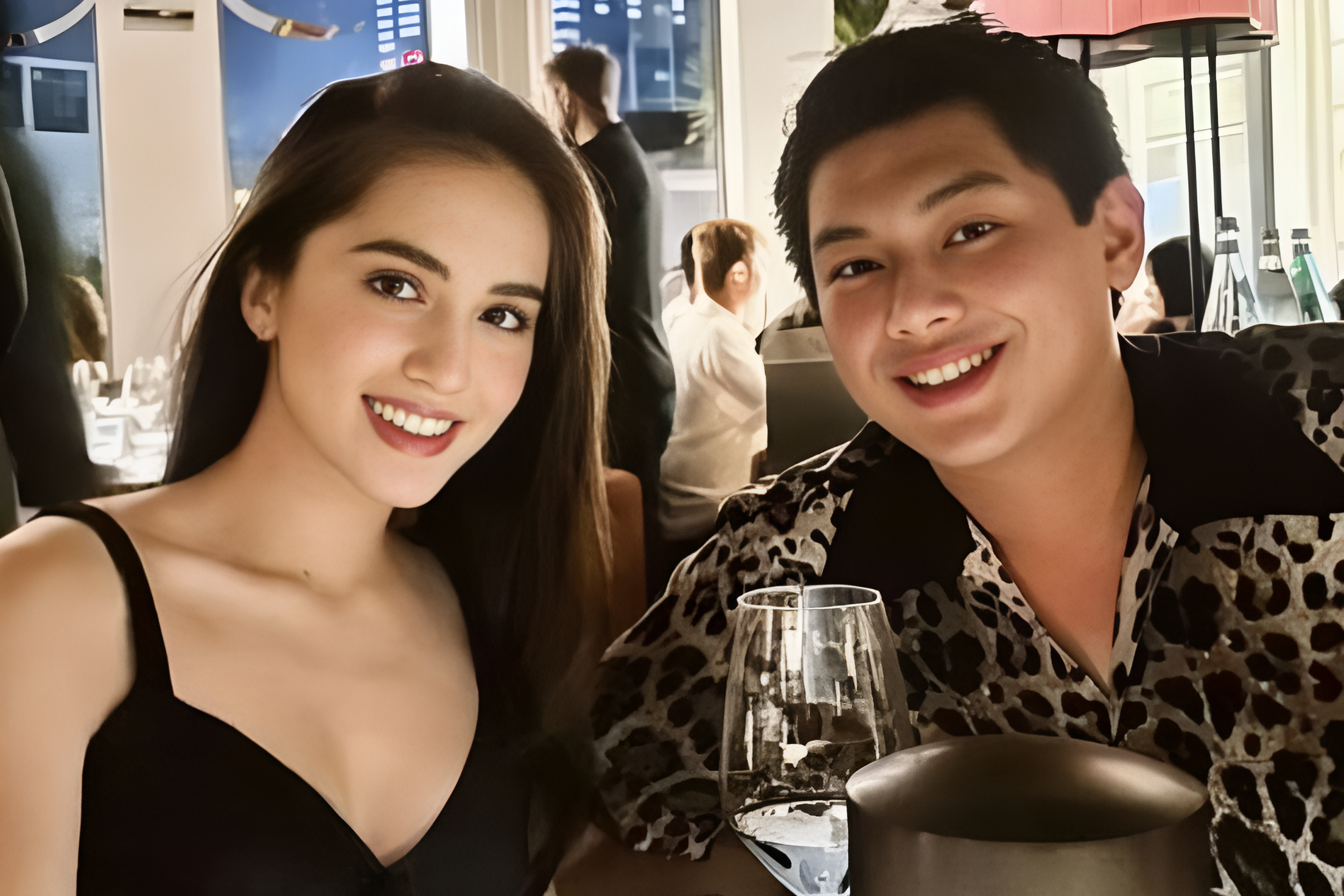 Ban gai bi an cua cau ut nha Johnathan Hanh Nguyen hinh anh