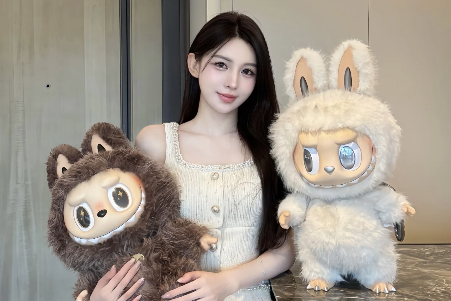 'Cha de' Labubu khoi kien hinh anh