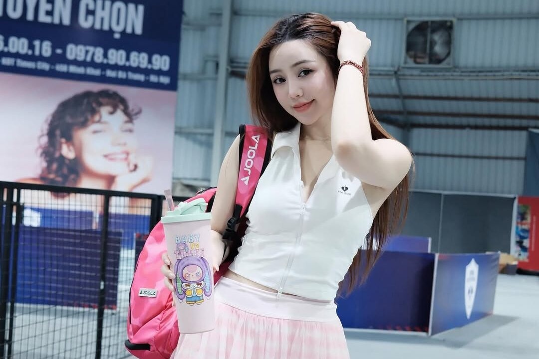 Hot girl tung bi chi trich ho hang khi ra san pickleball gio ra sao? hinh anh