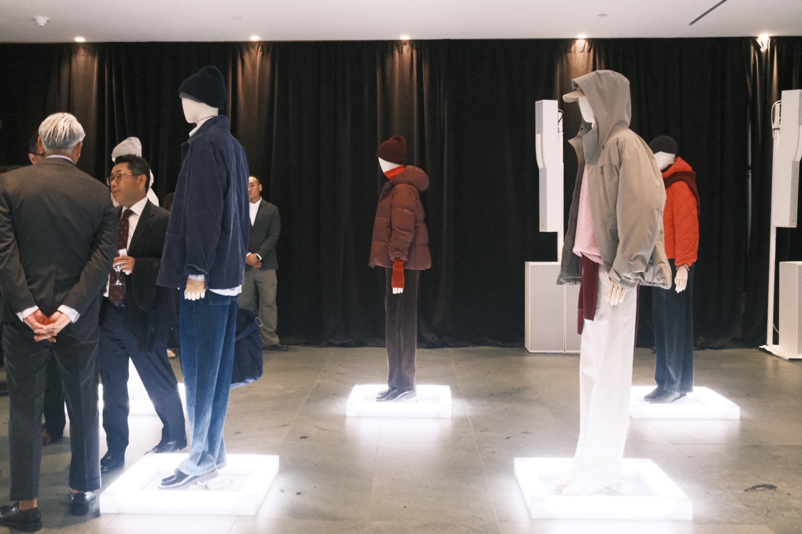 Uniqlo nghe thuat,  thoi trang ben vung,  ban sac Uniqlo,  hop tac MoMA,  KAWS Uniqlo,  New York thoi trang anh 9