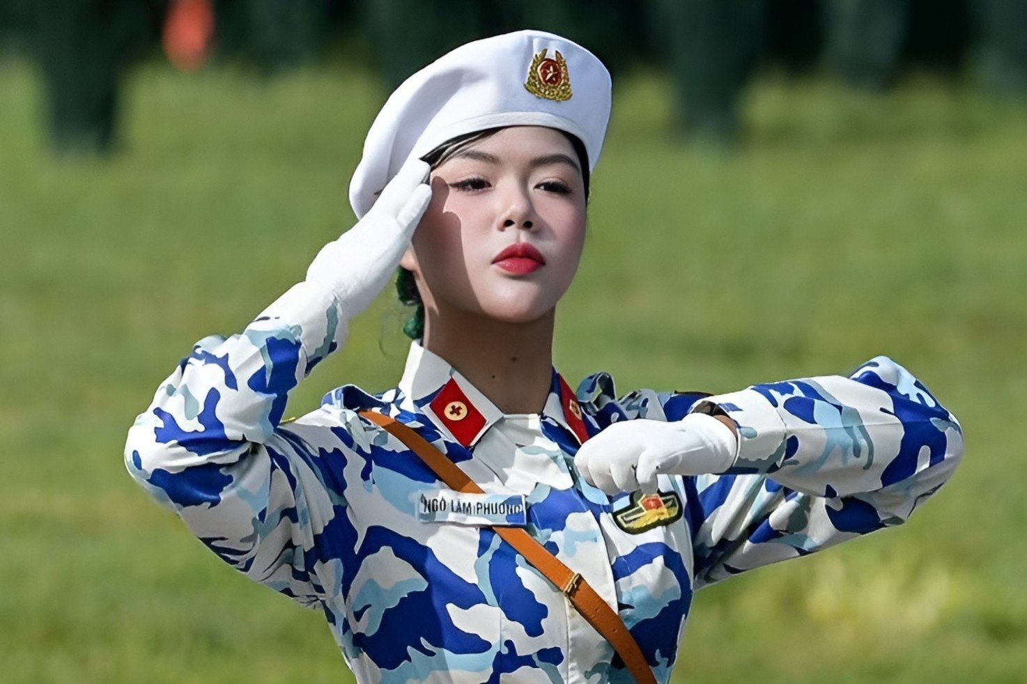 Nu chien si A80 nhan trieu view tu clip 'danh nen khong troi' hinh anh