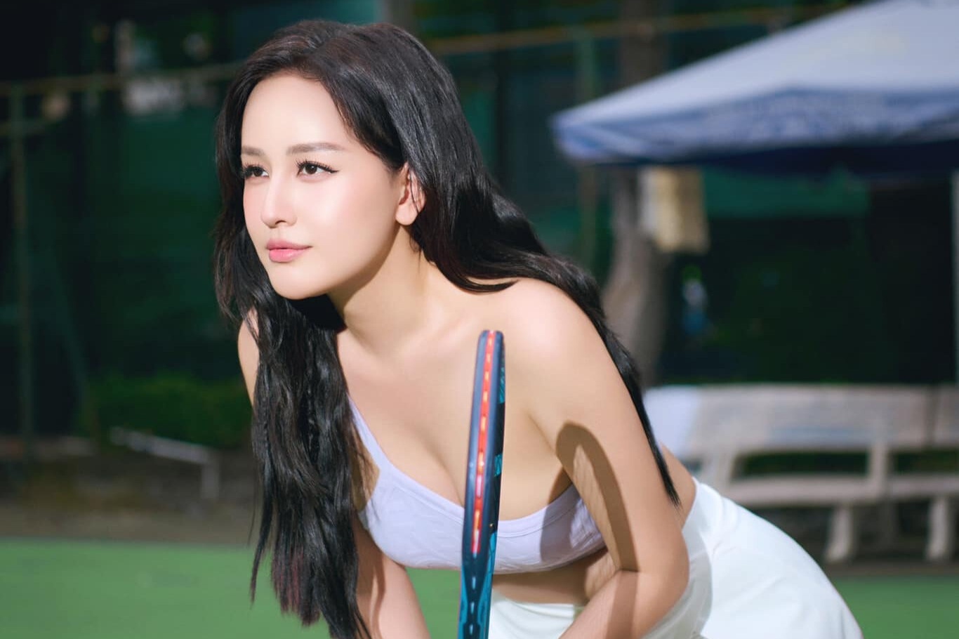 Ao tennis gay ban tan cua Mai Phuong Thuy hinh anh