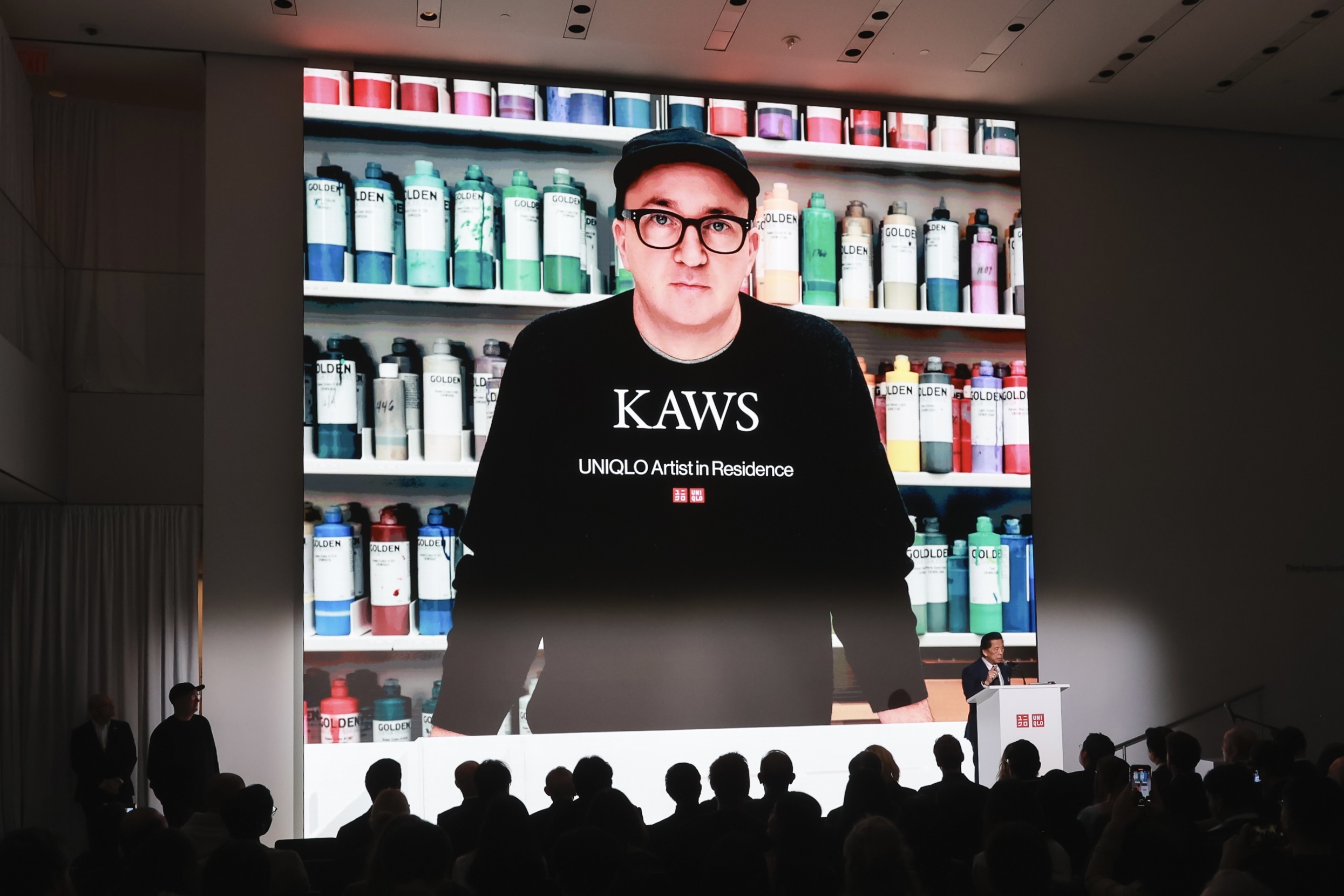 John Jay Uniqlo,  Uniqlo nghe thuat,  triet ly LifeWear,  Uniqlo KAWS,  thuong hieu toan cau,  Fast Retailing, Art and Science of LifeWear anh 5