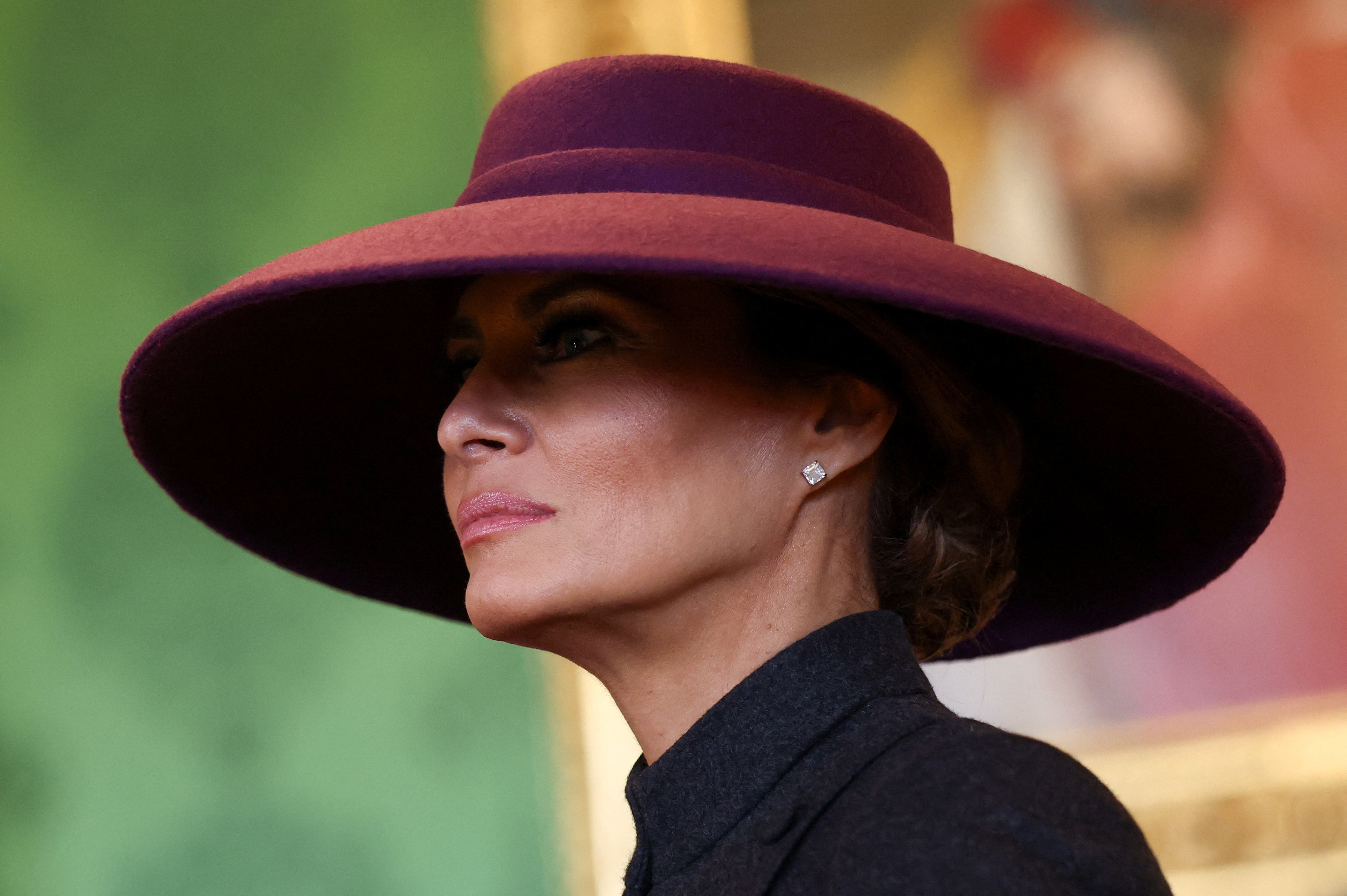 Váy áo ấn tượng của bà Melania Trump trong chuyến thăm Anh