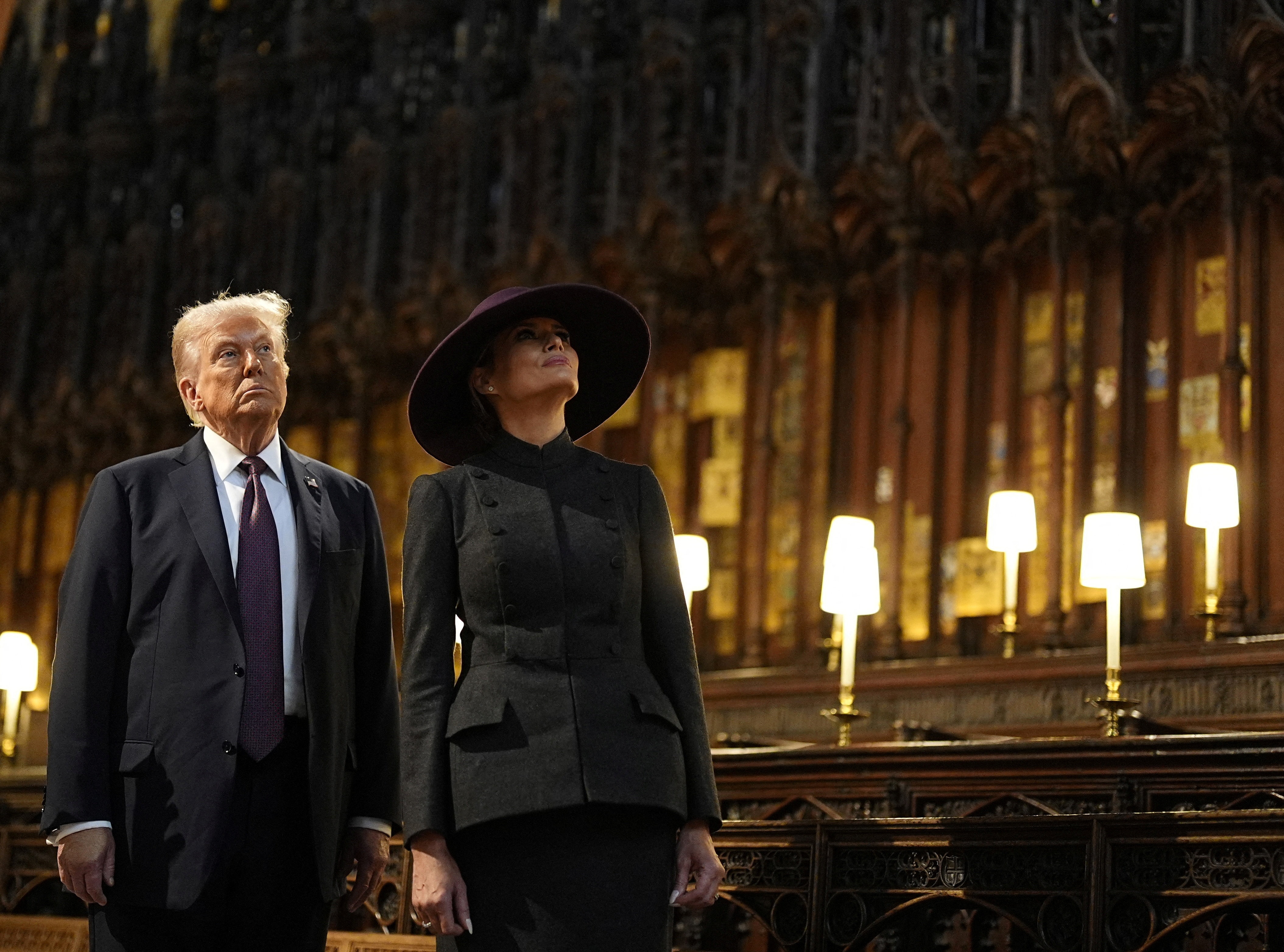 Váy áo ấn tượng của bà Melania Trump trong chuyến thăm Anh