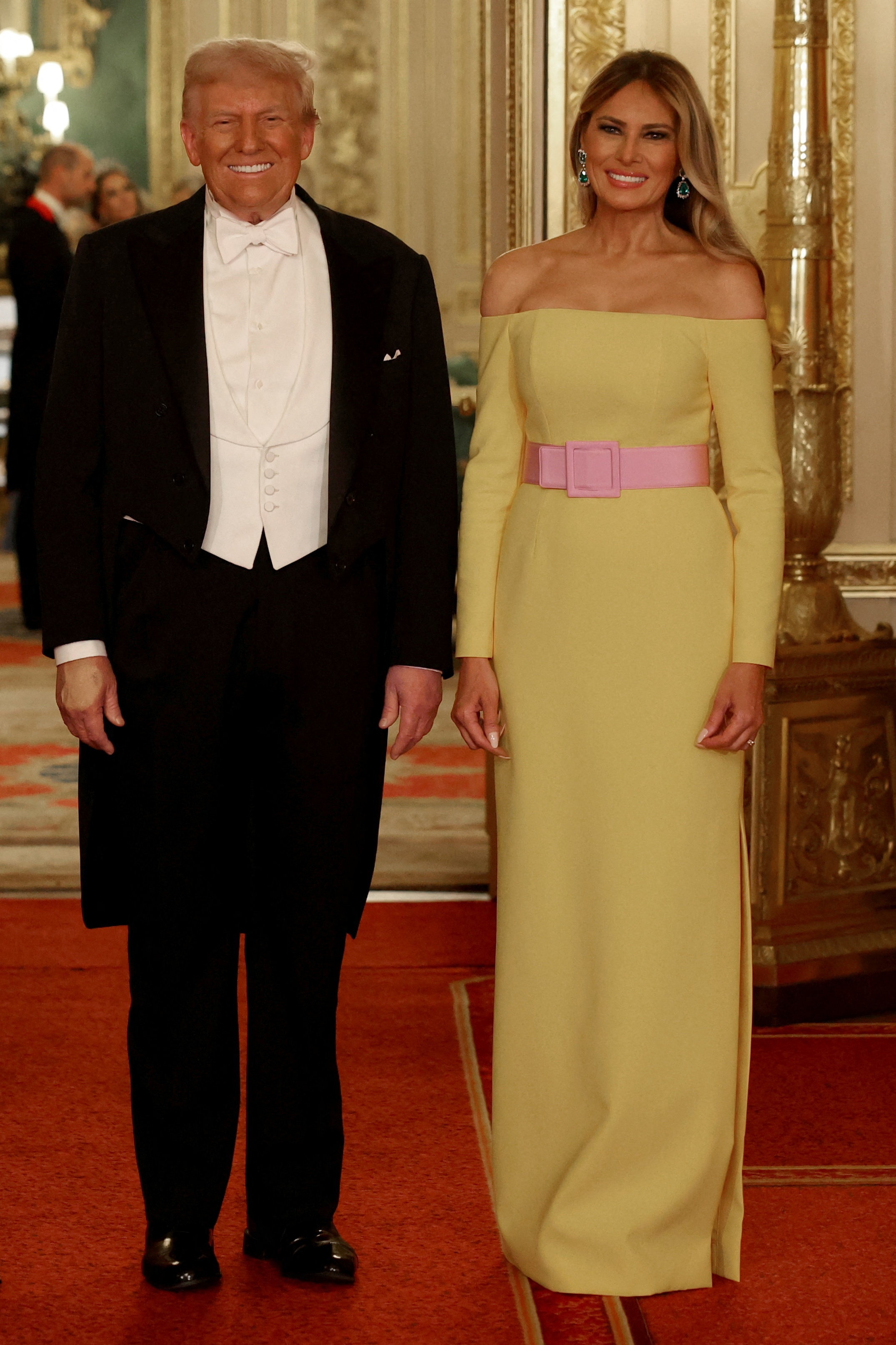 Váy áo ấn tượng của bà Melania Trump trong chuyến thăm Anh