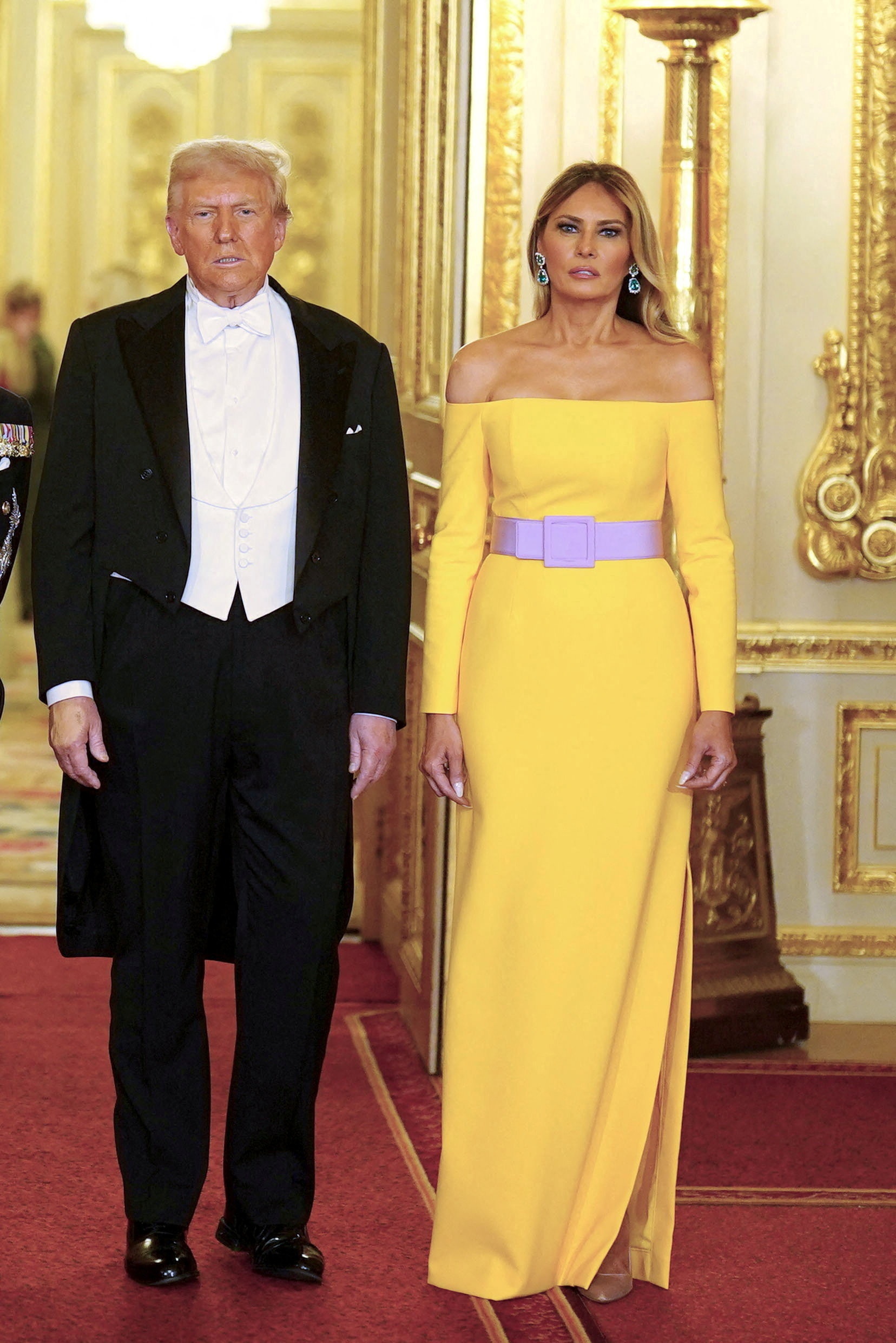 Váy áo ấn tượng của bà Melania Trump trong chuyến thăm Anh