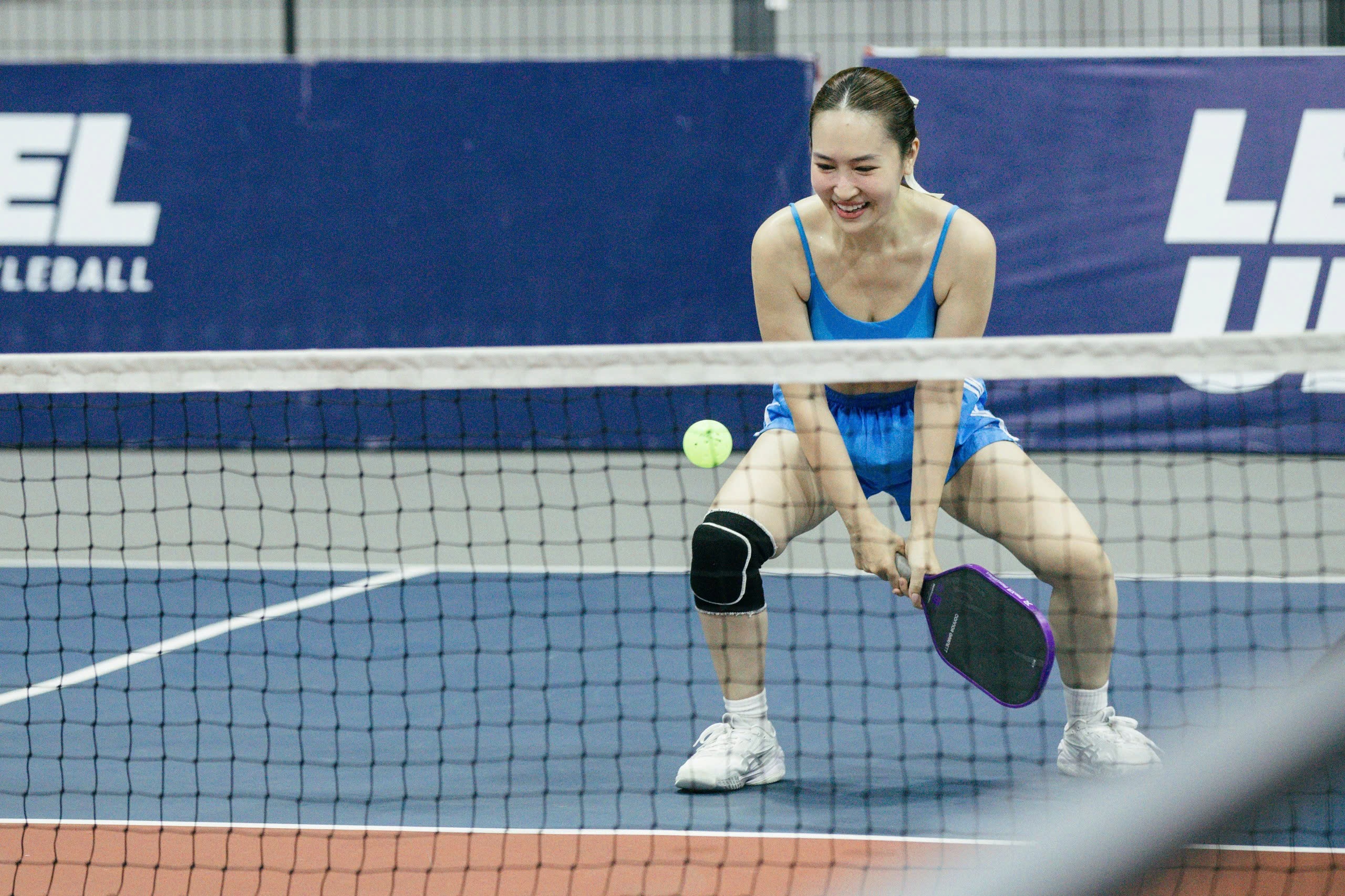 Chan app hen ho hinh anh