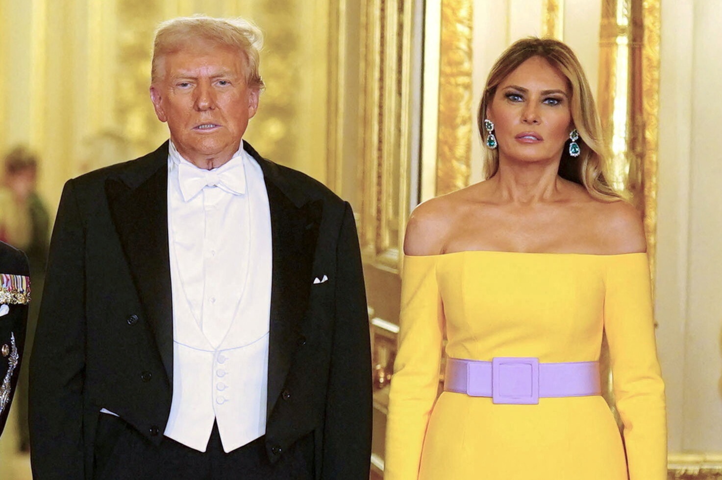 Vay ao an tuong cua ba Melania Trump trong chuyen tham Anh hinh anh