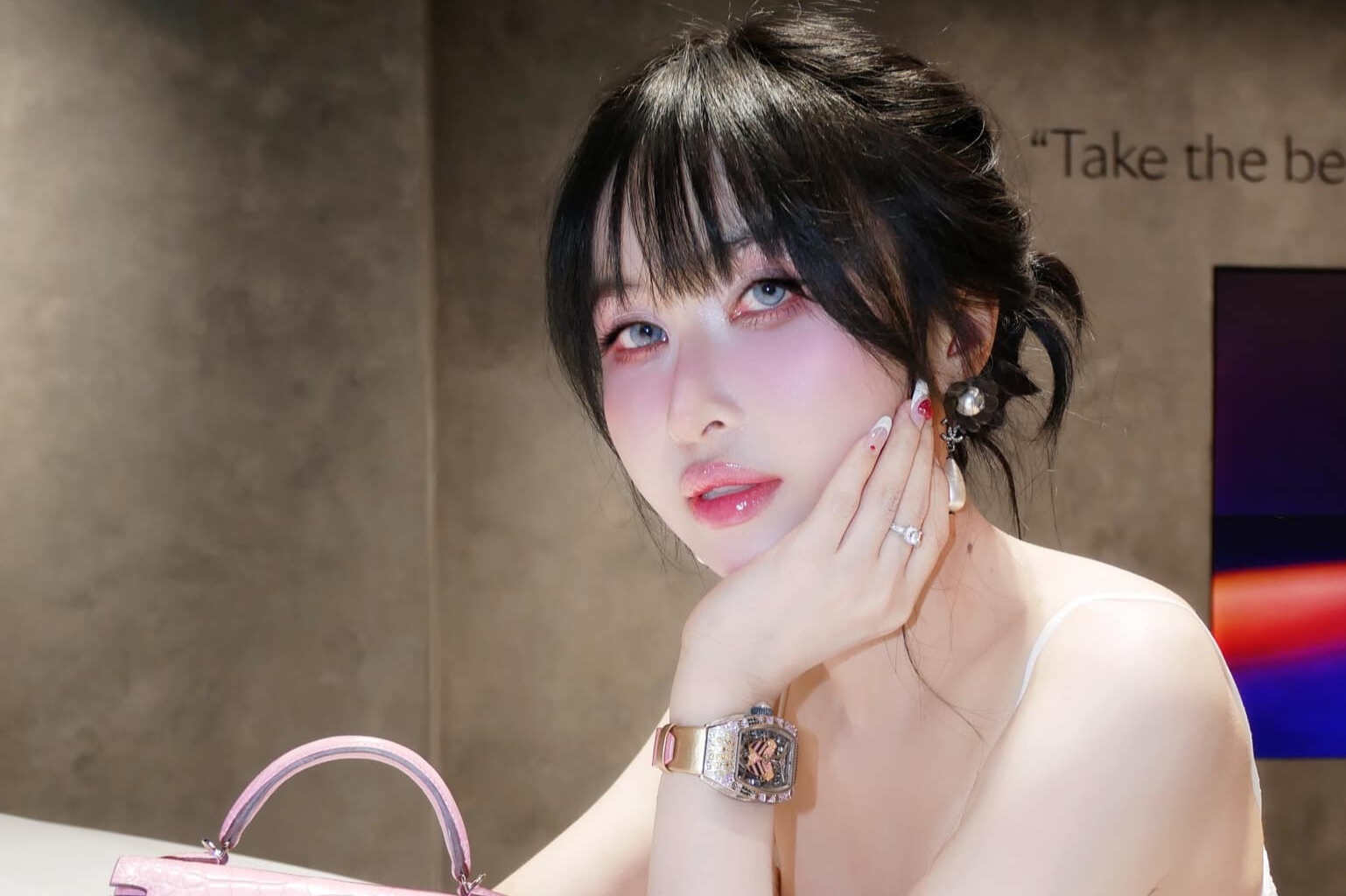 Bo suu tap dong ho 'hon can biet thu' cua vo dai gia Minh Nhua hinh anh