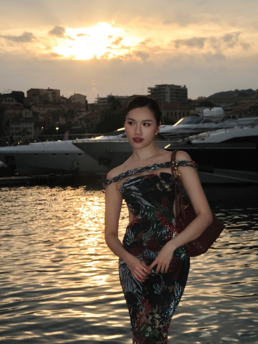 Lan_dau_du_tham_do_o_Cannes_Nhac_den_Cannes_nguoi_ta_thuong_nghi_ngay_den_Lien_hoan_phim_quoc_t_1_.jpg