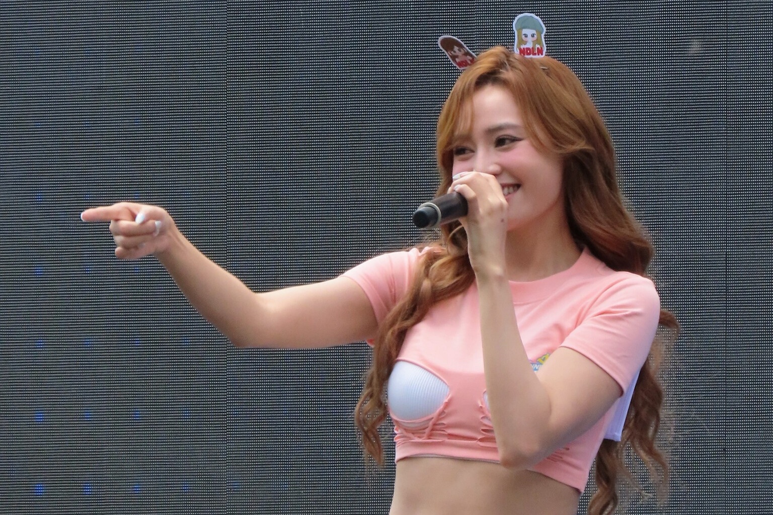 Ao lo noi y cua Ninh Duong Lan Ngoc la mot hinh anh