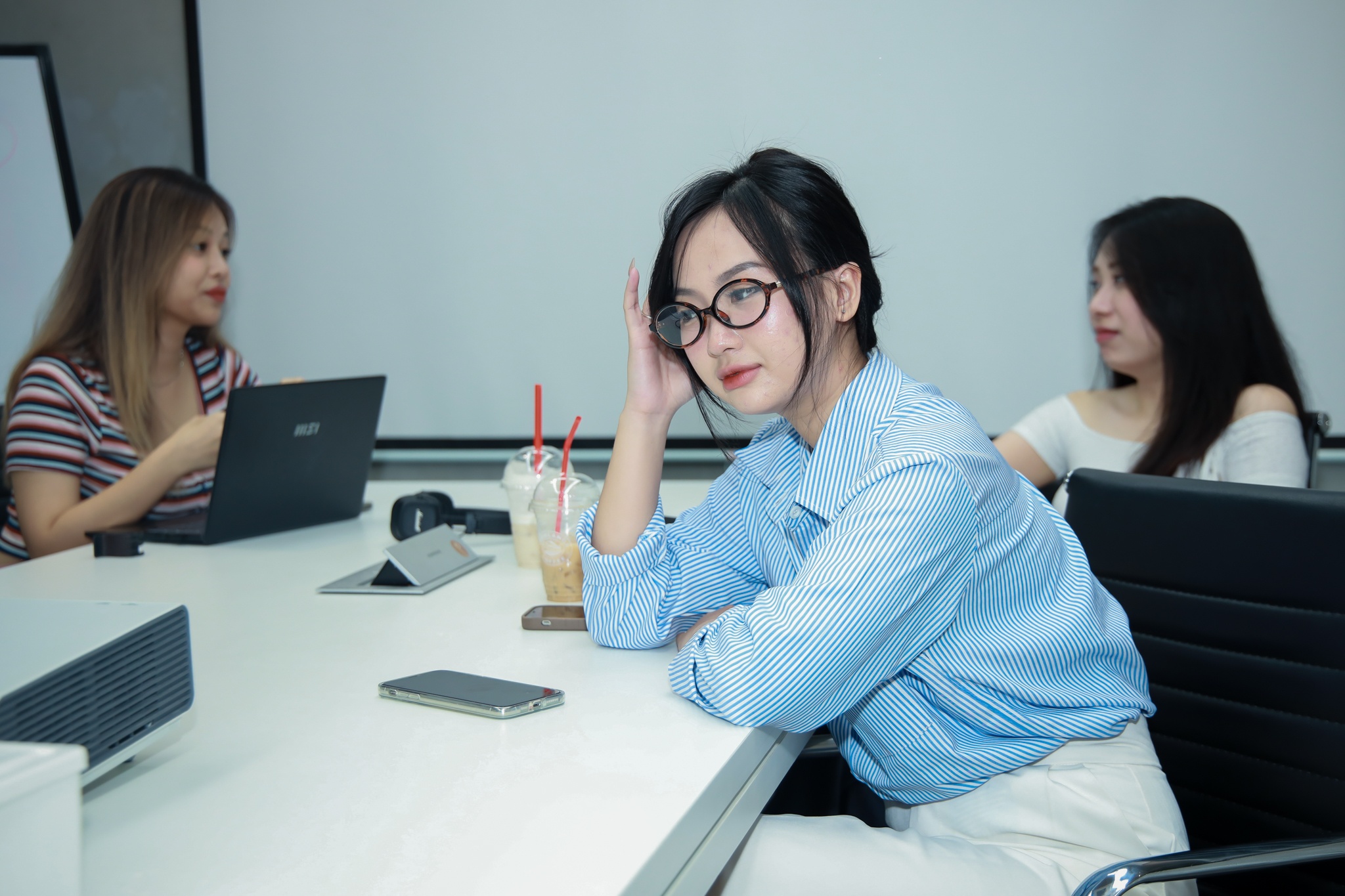 nhan su 30 tuoi,  khung hoang tuoi 30,  tuyen dung,  nhan su gia anh 1