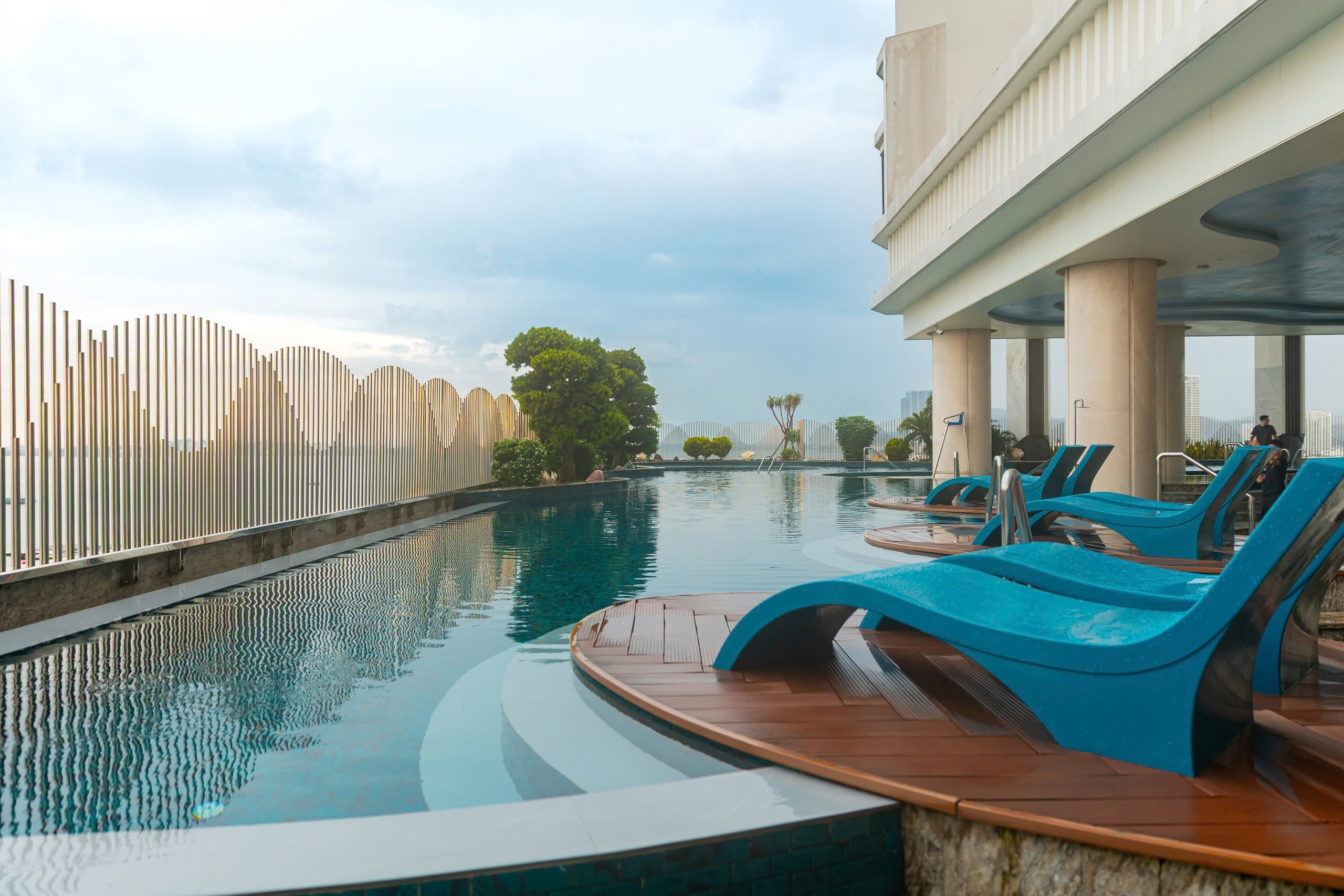 Ha Long,  vinh Ha Long,  khach san Ha Long,  du thuyen Ha Long,  du thuyen Dolphin,  Radisson Blu anh 1