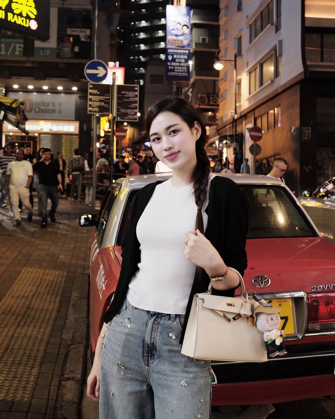 Hong_Kong_by_night_1_.jpg