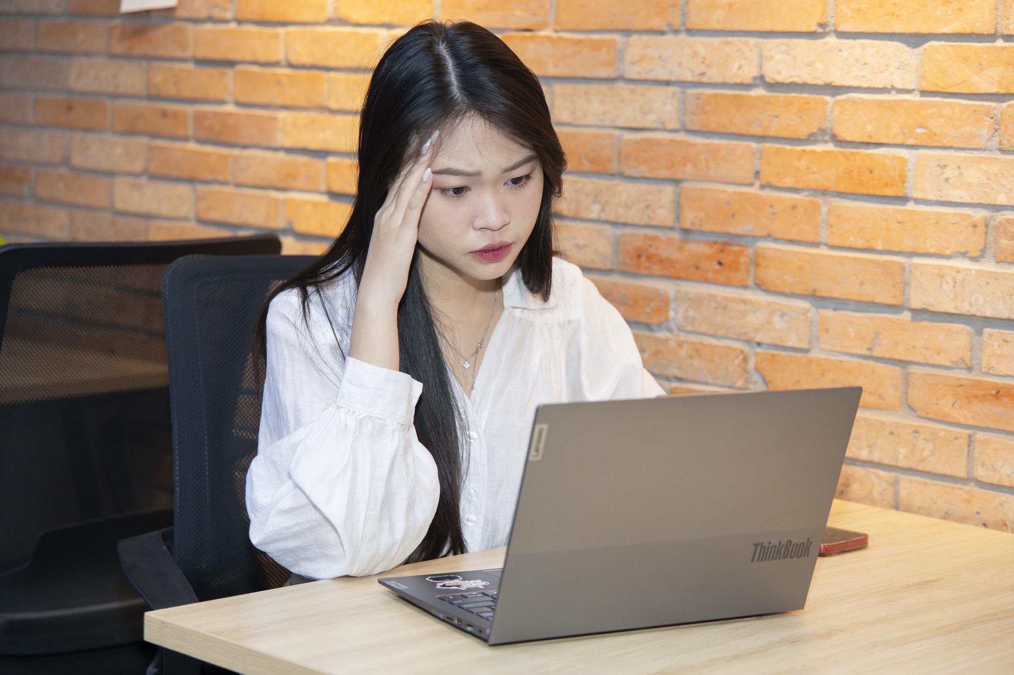 Thanh nien '3 khong' o TP.HCM no luc vuot luoi hinh anh