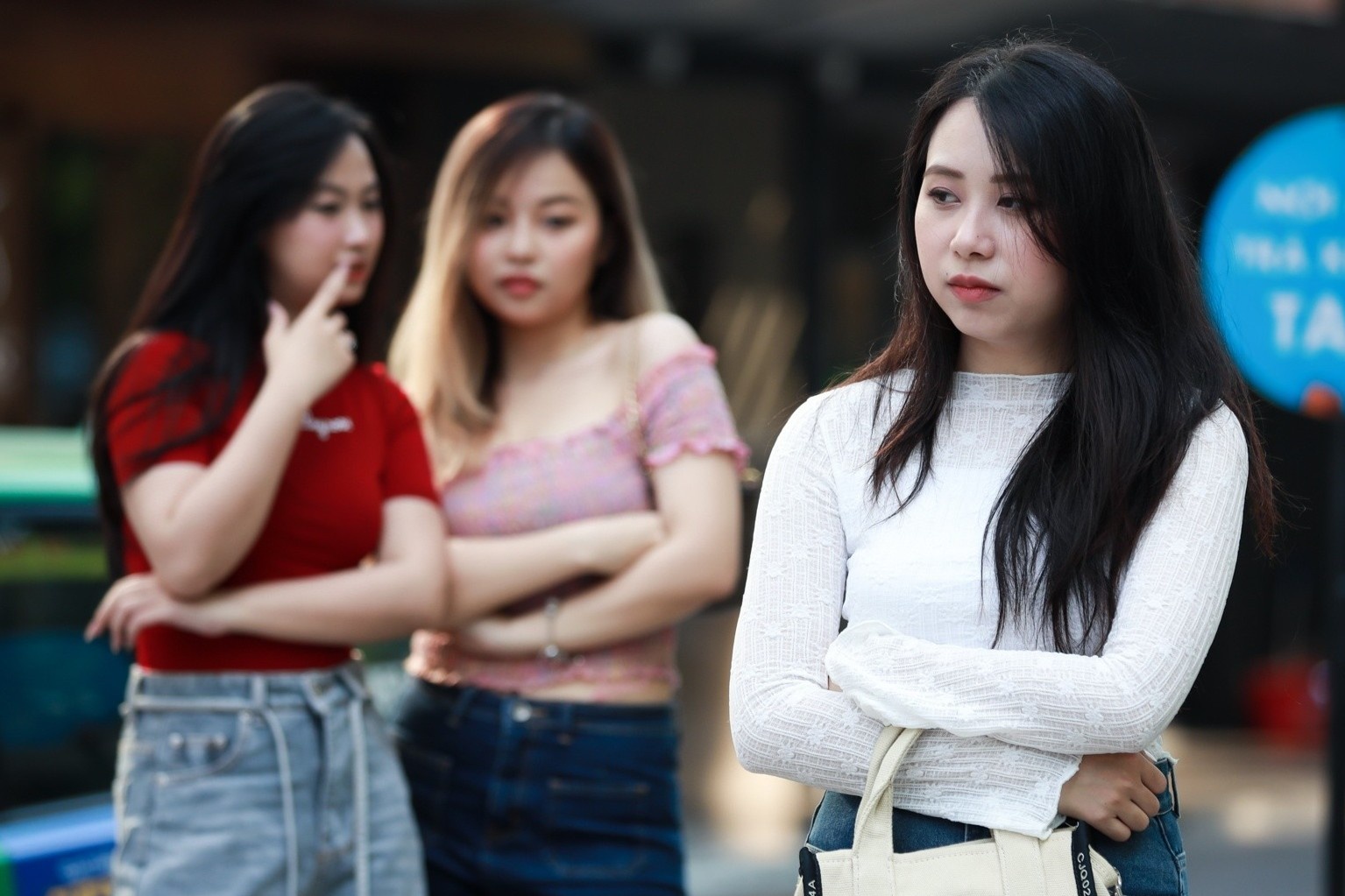 Thanh nien '3 khong' Viet Nam co cua quay lai thi truong lao dong? hinh anh