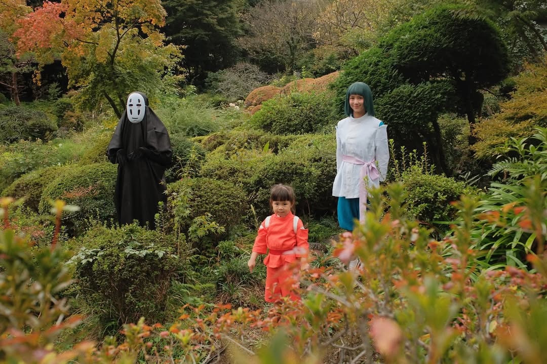 Spirited_Away_version_jet_2_holidayKhoi_dong_mua_Halloween_2025_cung_nha_em_nheDang_o_Nhat_nen_m.jpg