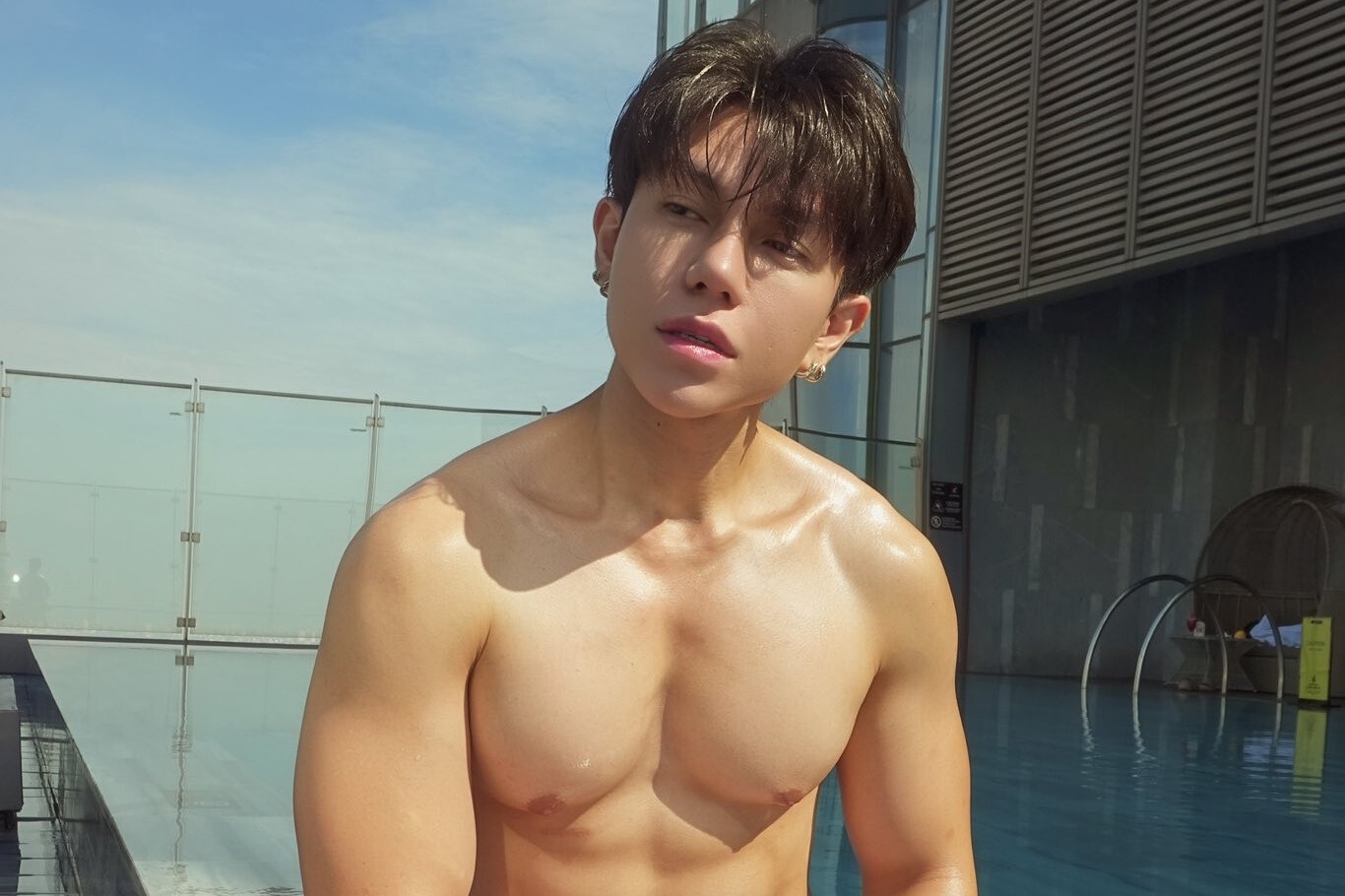 TikToker Viet gay phan no vi che gieu thi sinh hoa hau Campuchia hinh anh