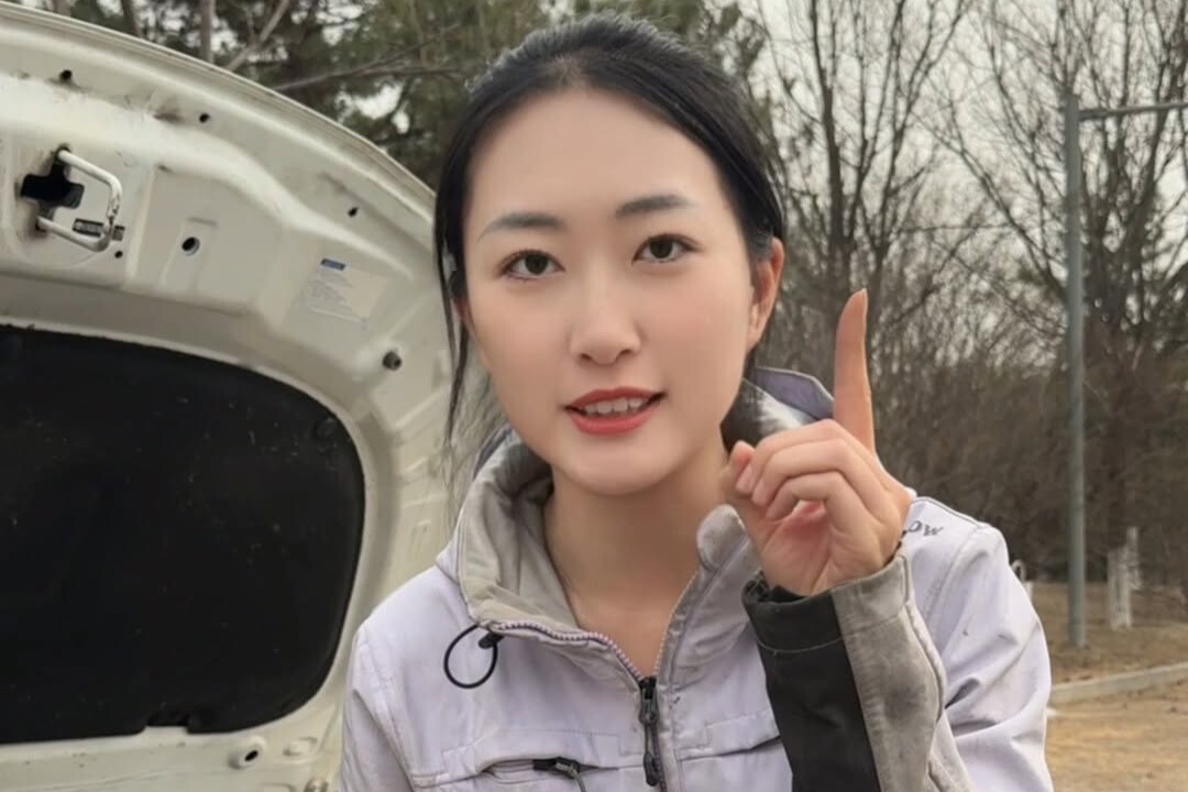 Nu tai xe Trung Quoc chia se meo bao duong oto 'trieu view' hinh anh