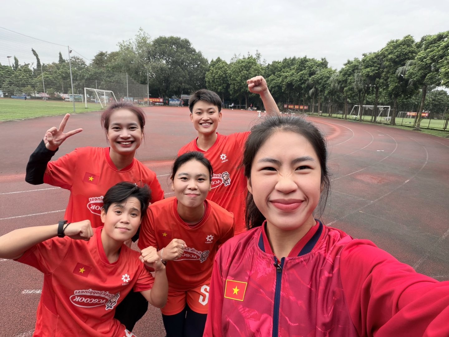 Thanh Nha,  hot girl bong da,  hot girl the thao,  Tran Hai Linh anh 10