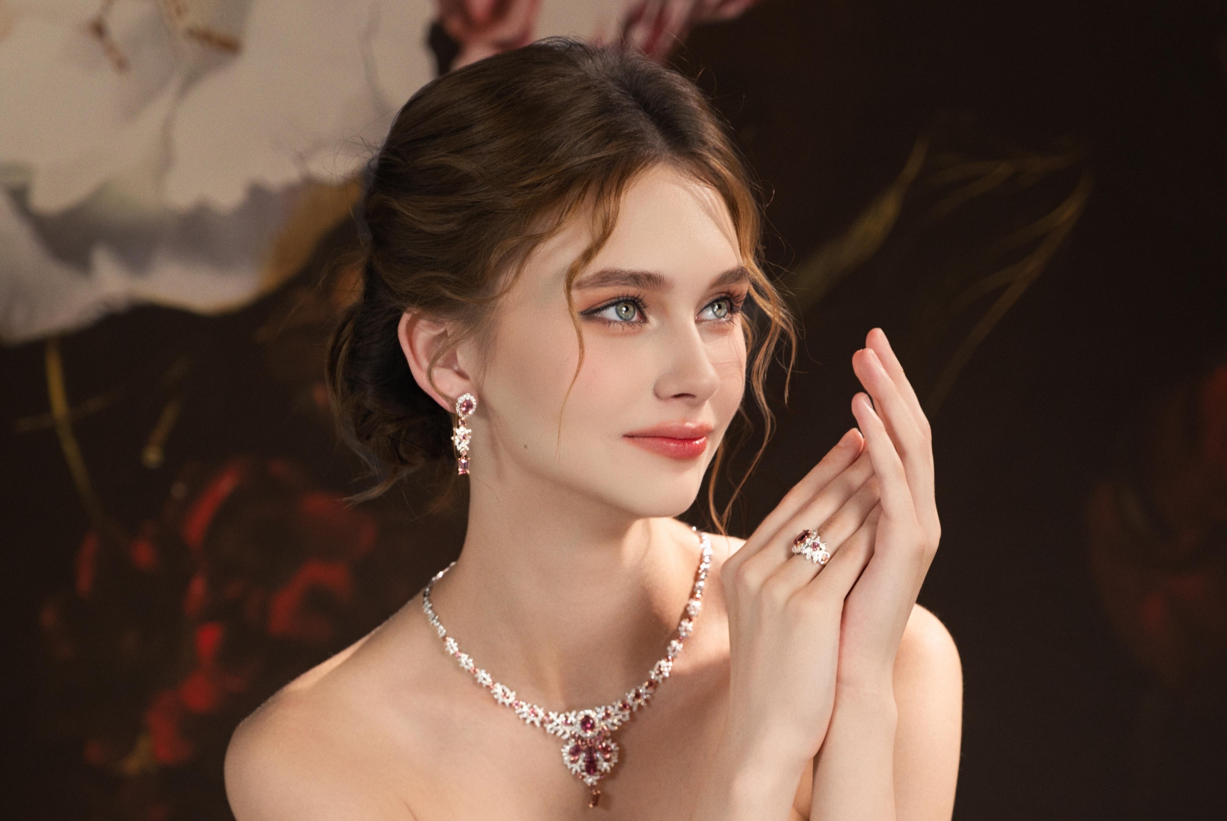 PNJ va Linh Nga Couture tao dau an o ‘trai tim’ thoi trang cuoi chau A hinh anh