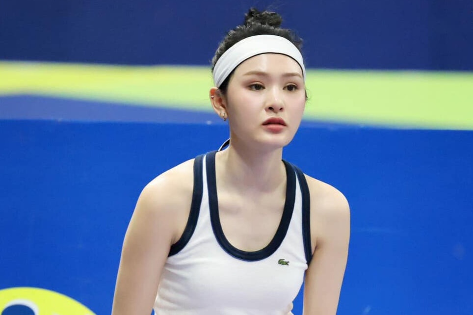 Tranh cai phat ngon choi pickleball luc 23h30 cua Hien Ho hinh anh
