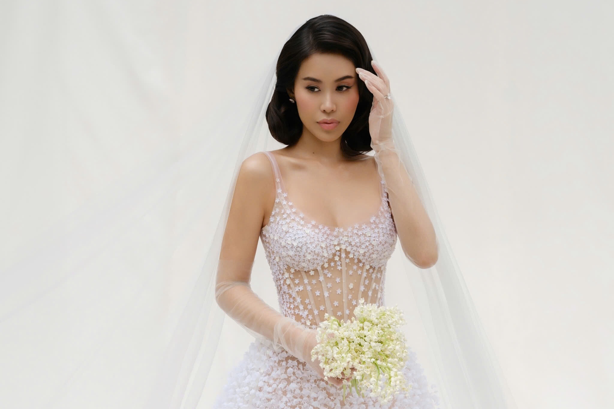 Local brand dung sau vay cuoi cua rich kid Tien Nguyen hinh anh