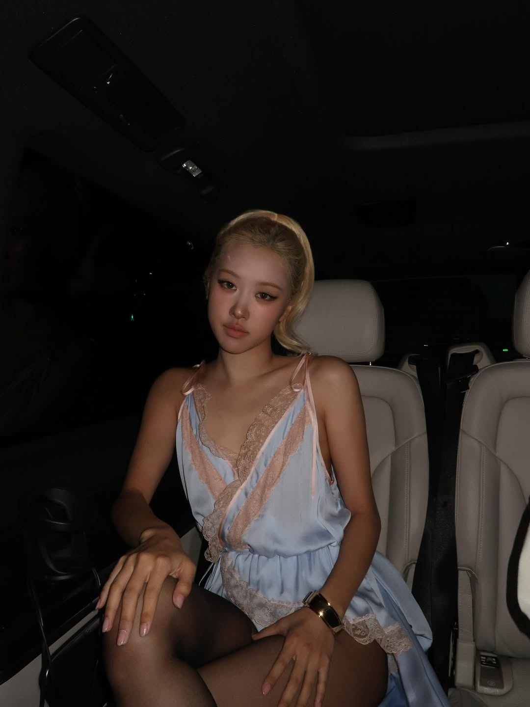 Rose,  BlackPink,  Saint Laurent,  thoi trang anh 3