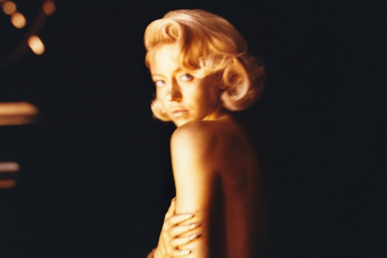 Sydney Sweeney tao bao khoa than hinh anh