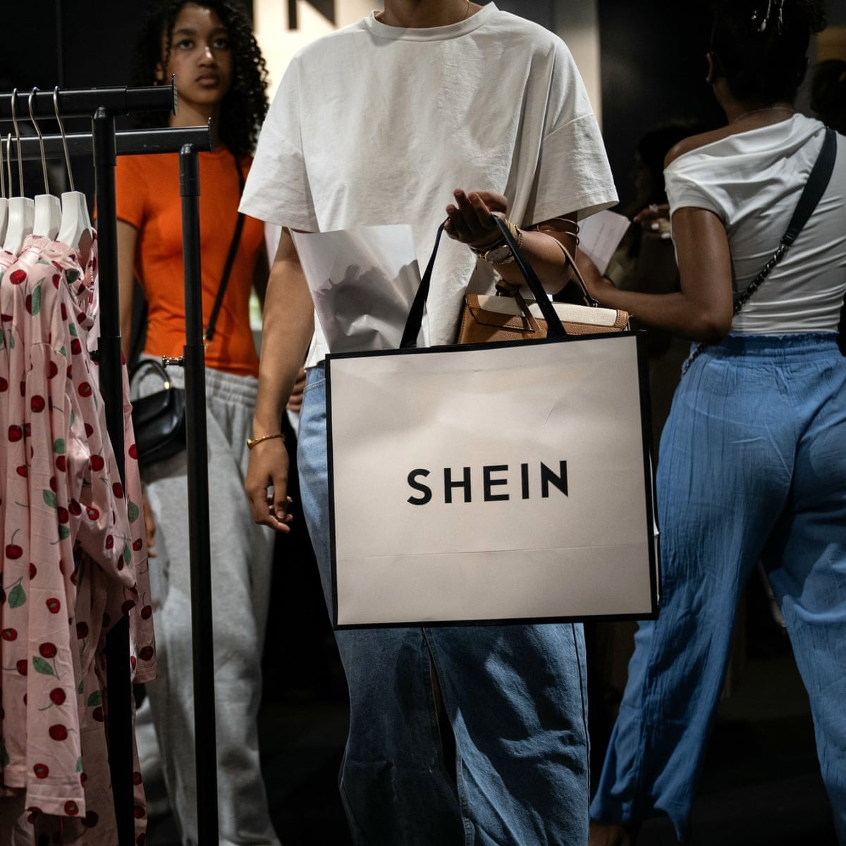 tiet kiem,  tien,  gia re anh 1