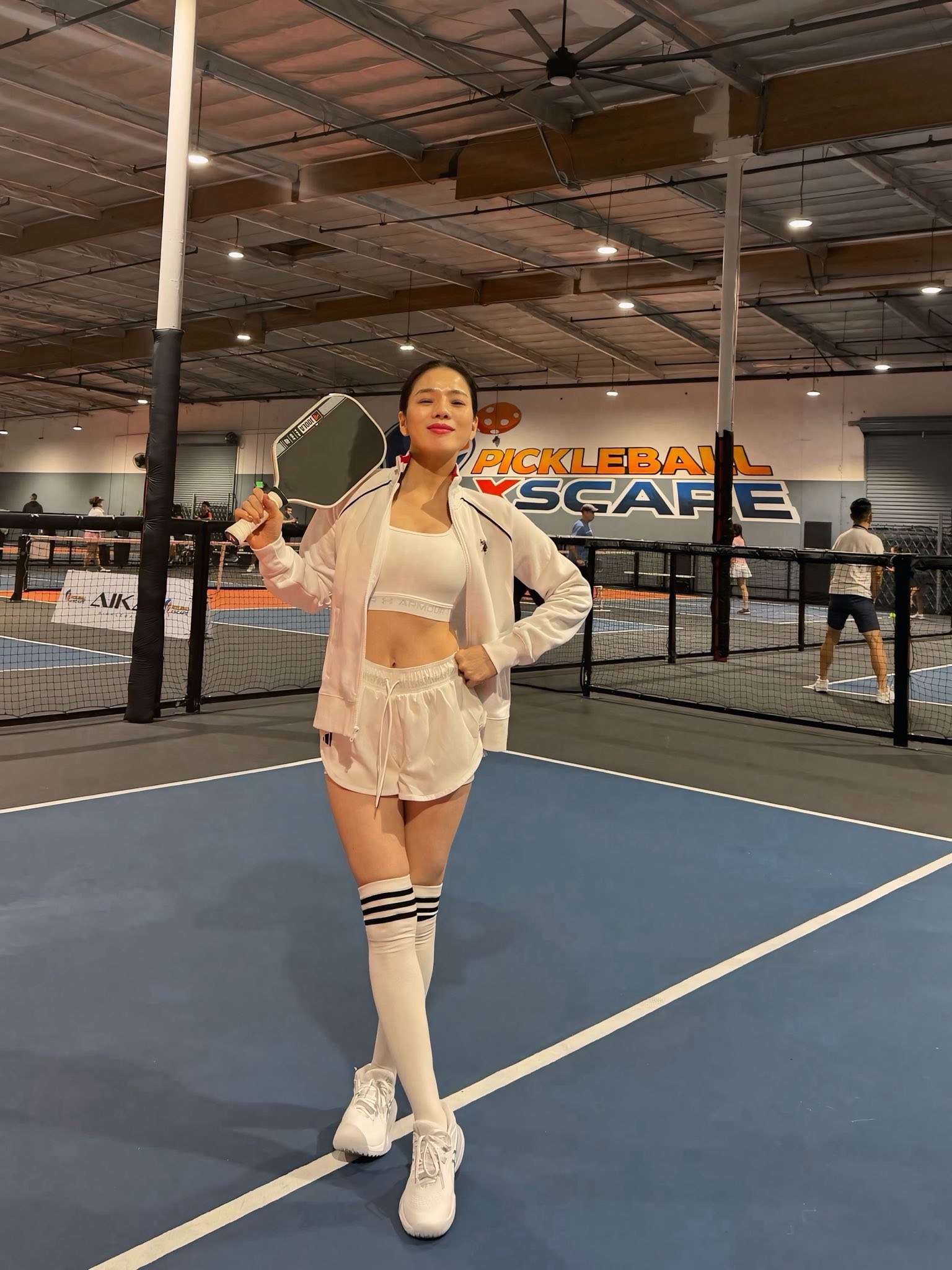 Le Quyen,  ca si,  the thao anh 1