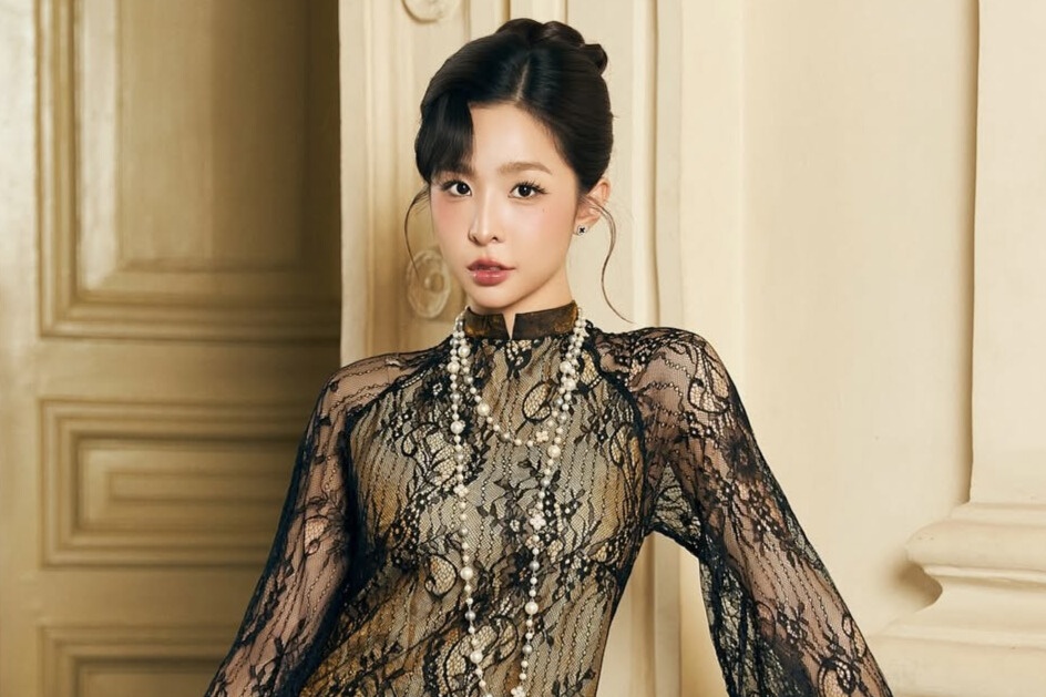 Mot chiec ao dai ren xuyen thau 'gay sot' hinh anh