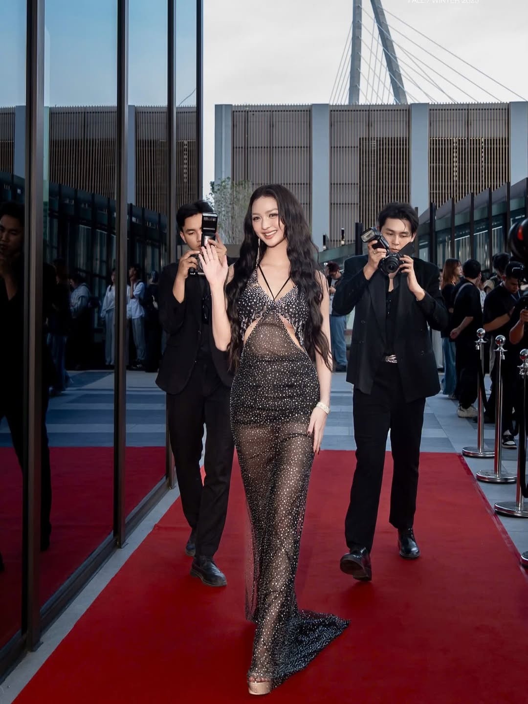 Dinh Bac,  A hau,  Hoa hau anh 7