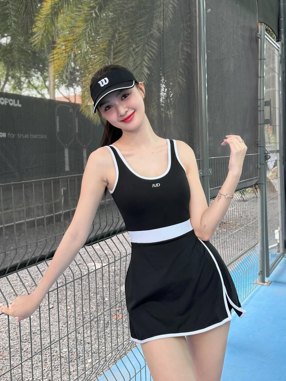 Dinh Bac,  A hau,  Hoa hau anh 12