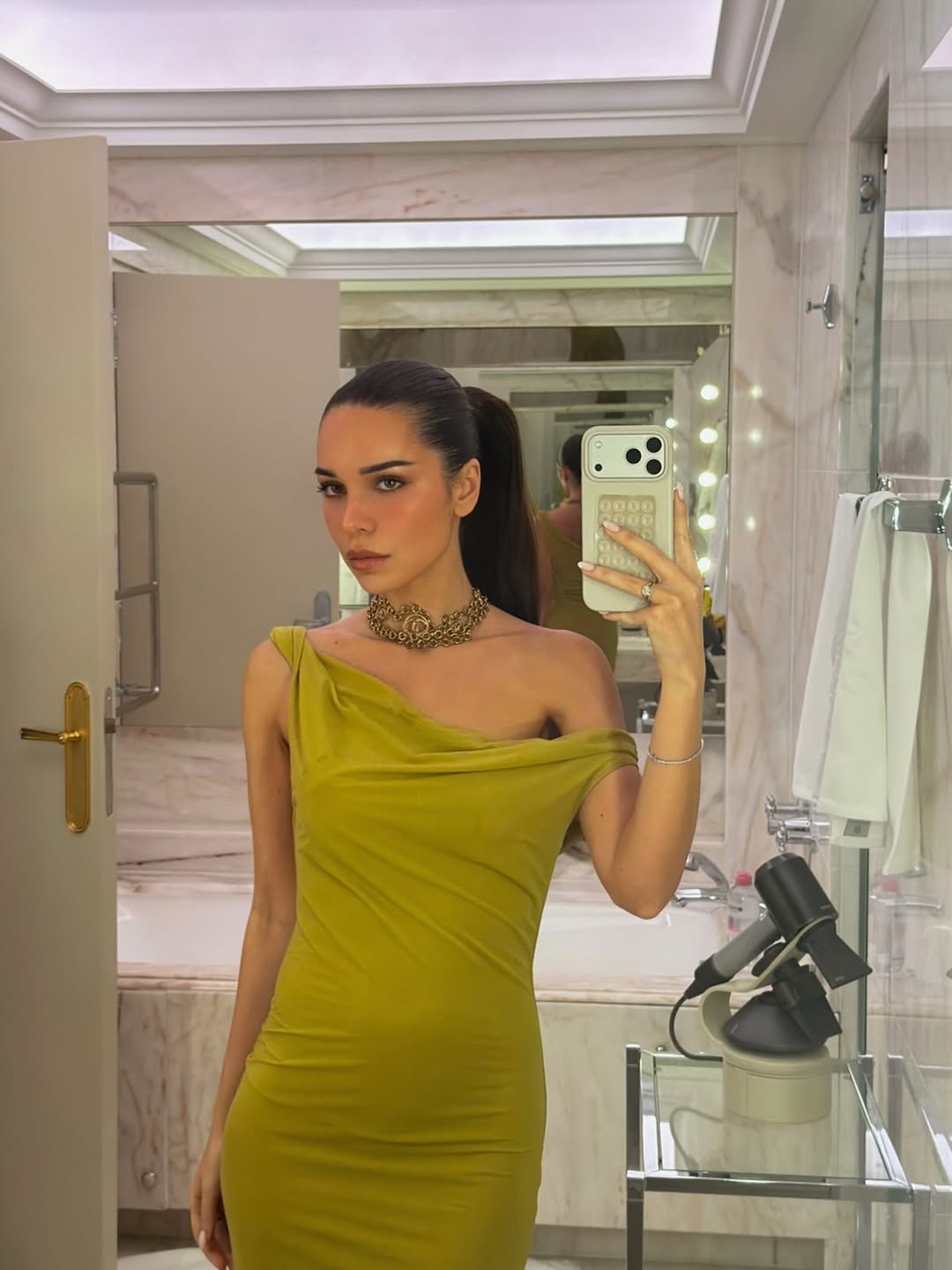 Beckham,  Brooklyn Beckham,  Romeo Beckham,  Cruz Beckham,  David Beckham,  Victoria Beckham anh 9