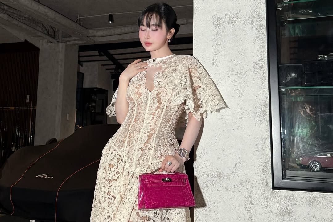 Vo dai gia Minh Nhua mac loi khi mac xuyen thau hinh anh