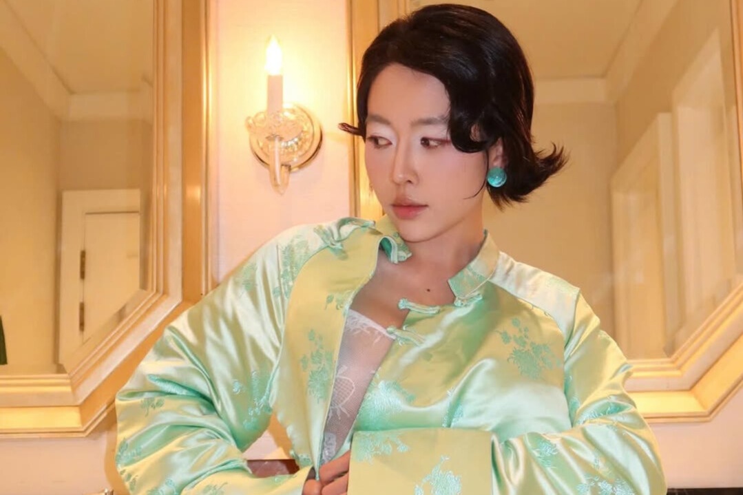 'Ao dai' xe nguc tiep tuc vap tranh luan hinh anh