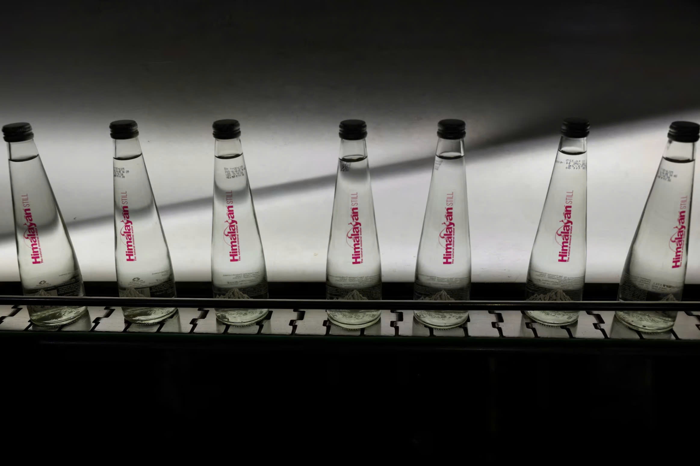 nuoc,  Aava,  Evian,  Perrier,  nuoc cao cap anh 1